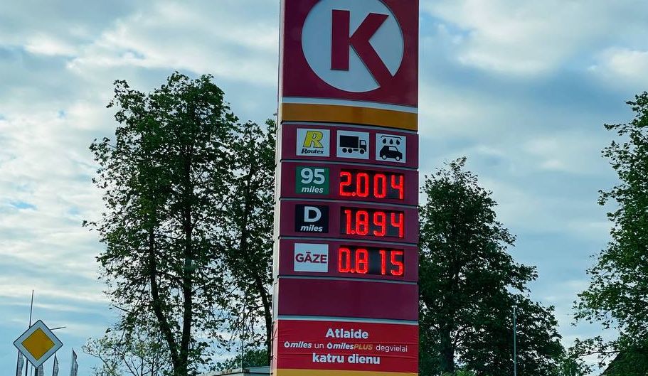 49 рублей за литр бензина